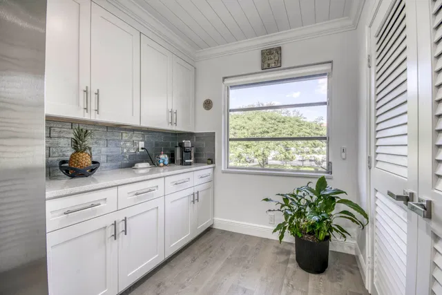 Unit 204 M photo 16