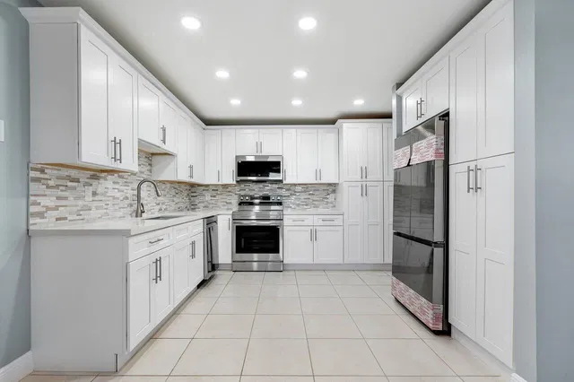 Unit 204 photo 3
