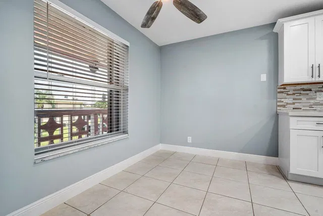 Unit 204 photo 5