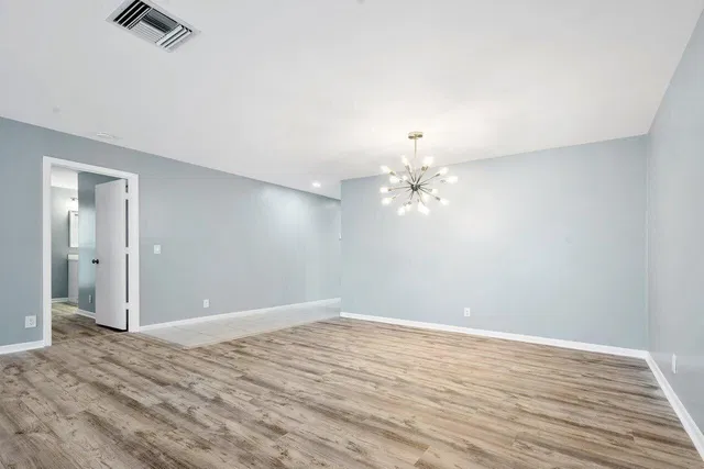 Unit 204 photo 11