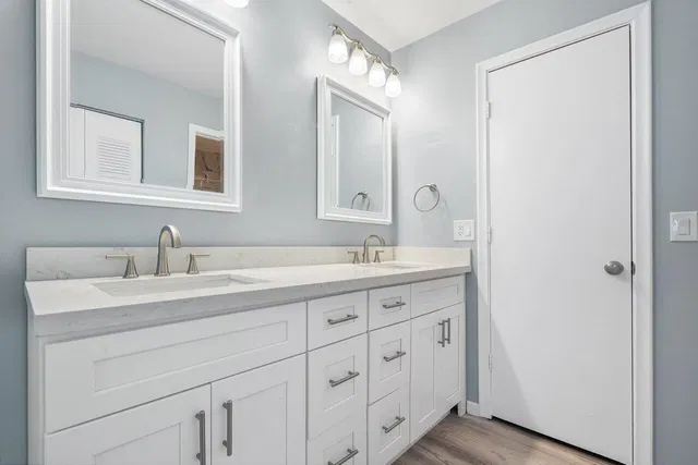 Unit 204 photo 18