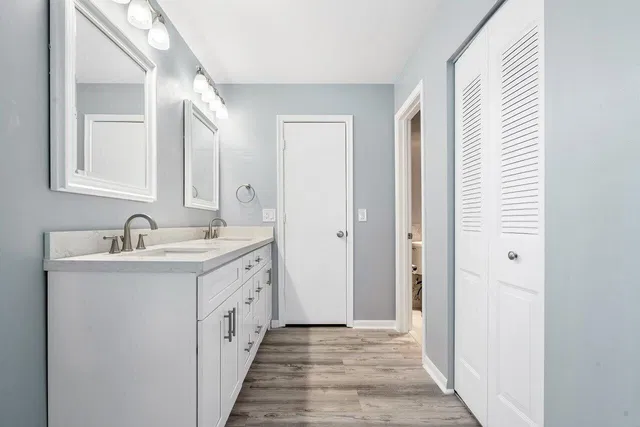 Unit 204 photo 19