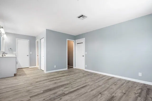 Unit 204 photo 23