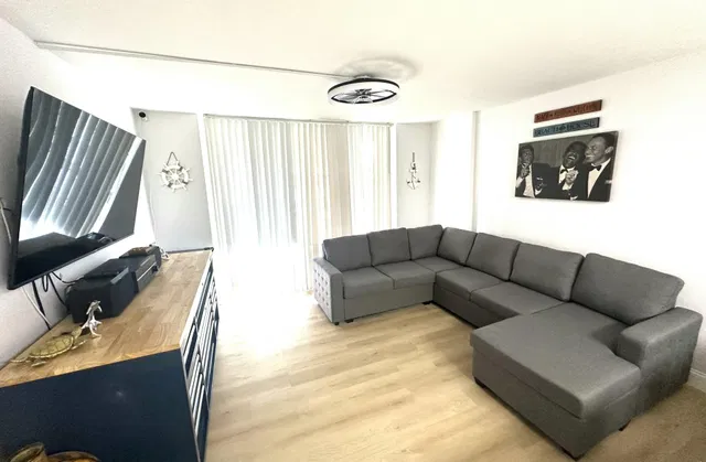  Unit 409 photo 6