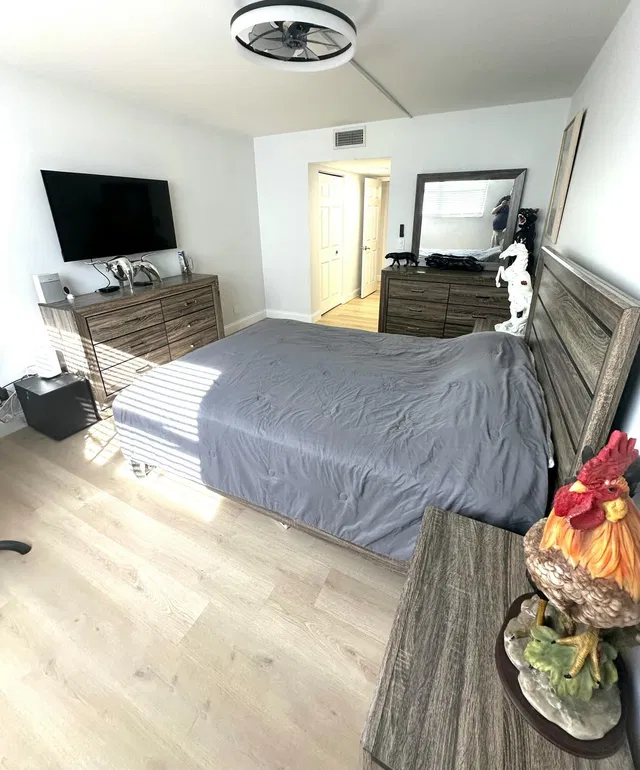  Unit 409 photo 9