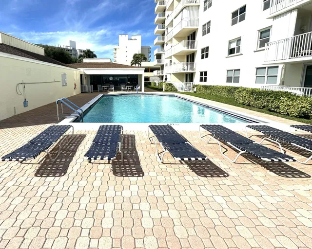  Unit 409 photo 17