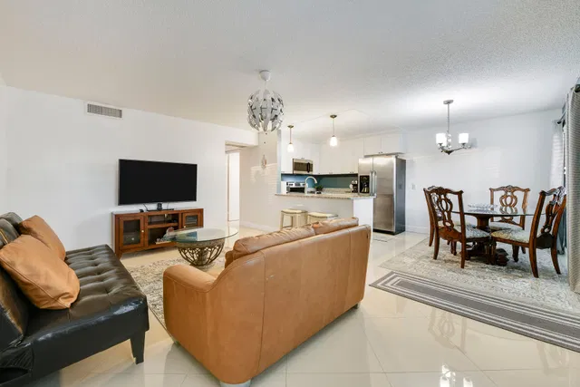 Unit 314 photo 4