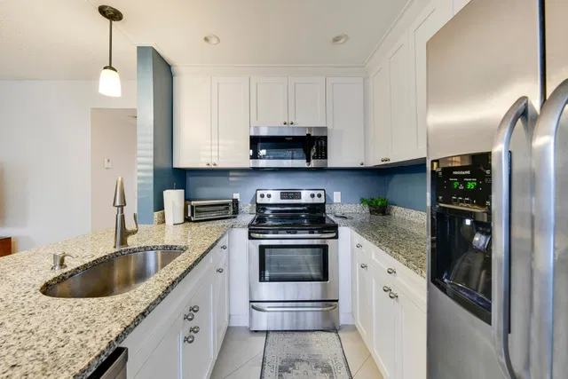 Unit 314 photo 9