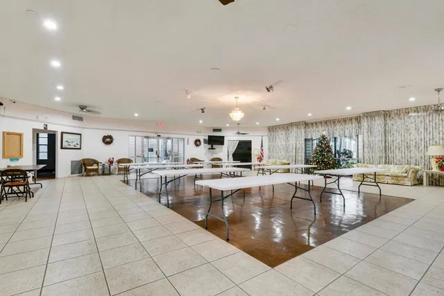 Unit 314 photo 19