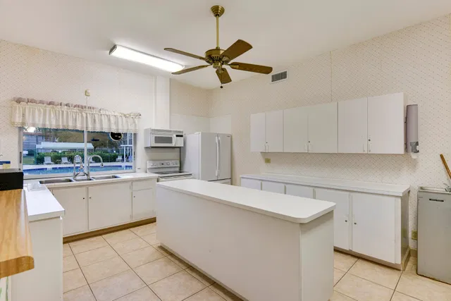 Unit 314 photo 21