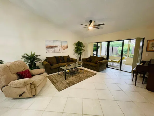 Residence photo 2