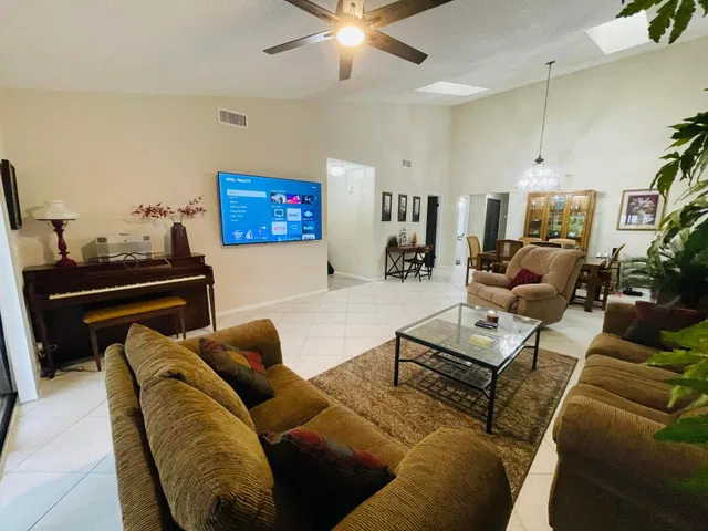 Residence photo 3