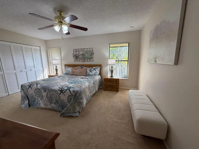Residence photo 16