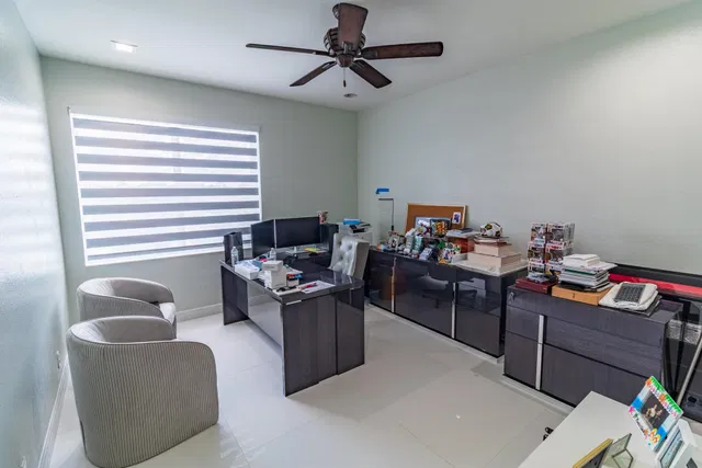 Residence photo 72