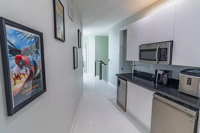 Residence photo 82