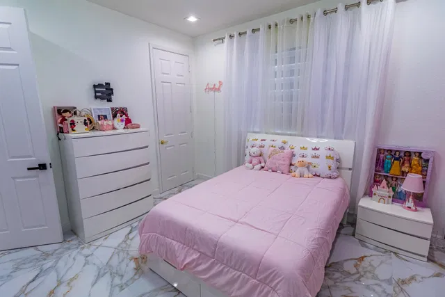 Residence photo 87