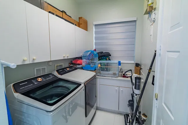 Residence photo 92
