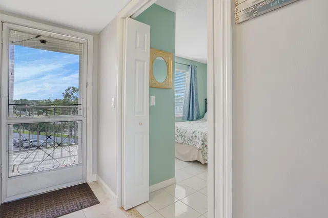 Unit 503 photo 5