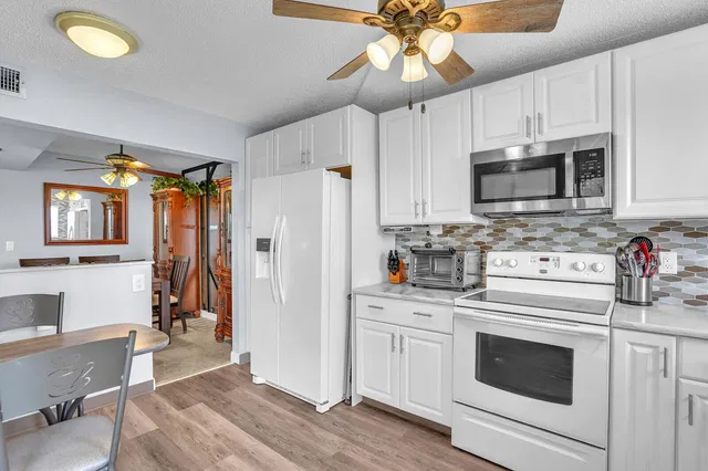 Unit 503 photo 15