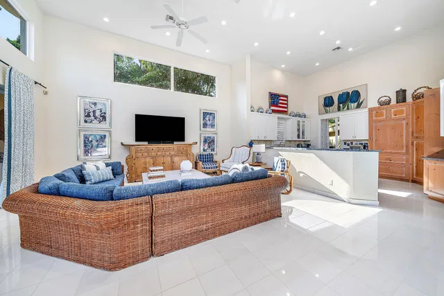 Frenchman's Creek Residence photo 24