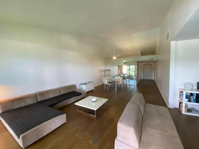 Unit 208 photo 4