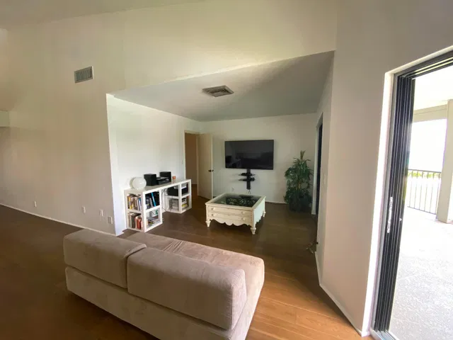 Unit 208 photo 5