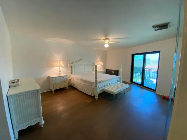Unit 208 photo 6