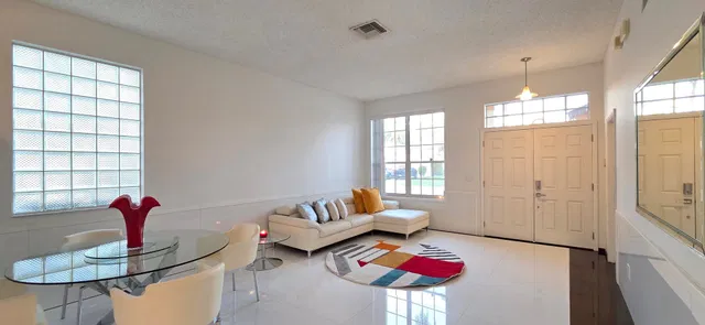 Residence photo 5