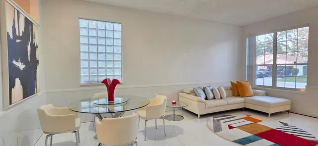 Residence photo 12
