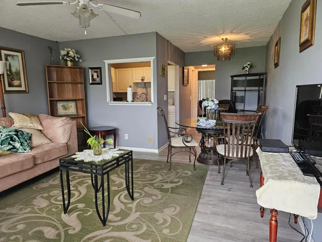 Residence photo 2