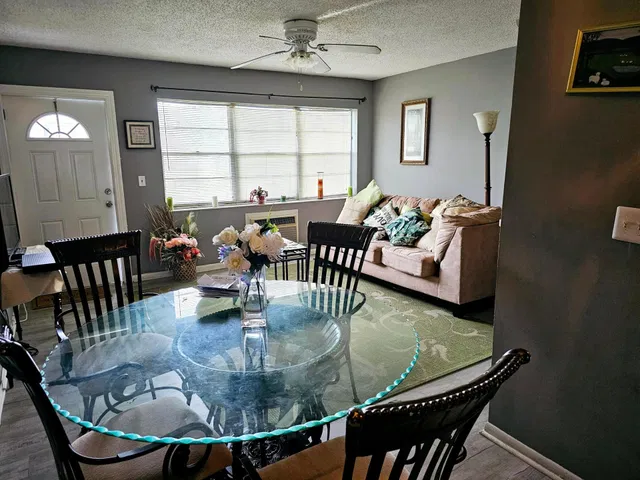 Residence photo 3