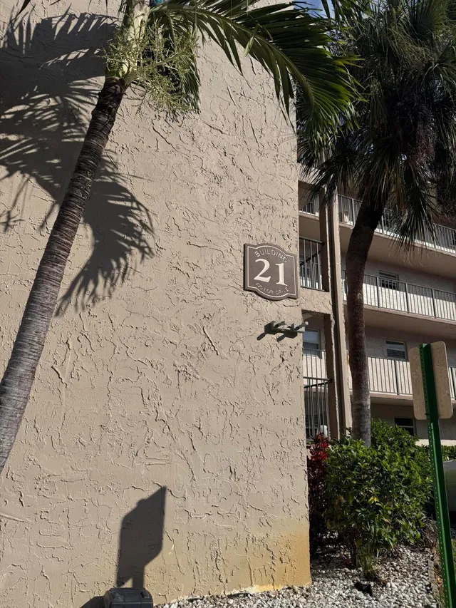 Unit 107 photo 4