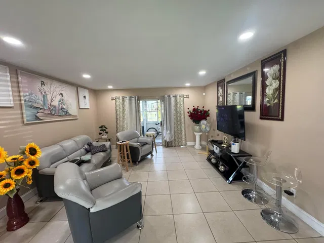 Unit 107 photo 13