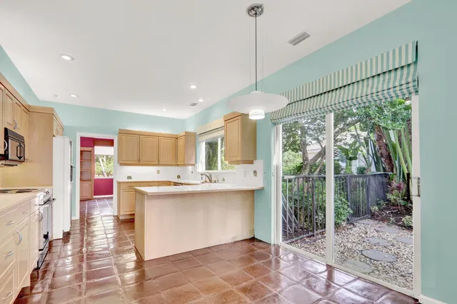 Frenchman's Creek Residence photo 16