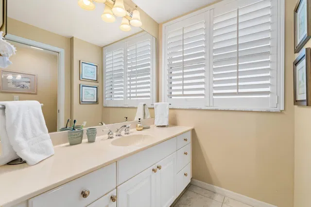 Unit 122 photo 15