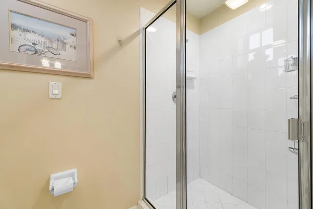 Unit 122 photo 16