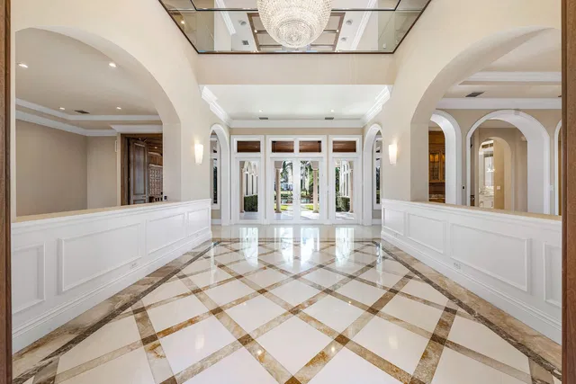 Royal Palm Yacht and Country Club Residence photo 9