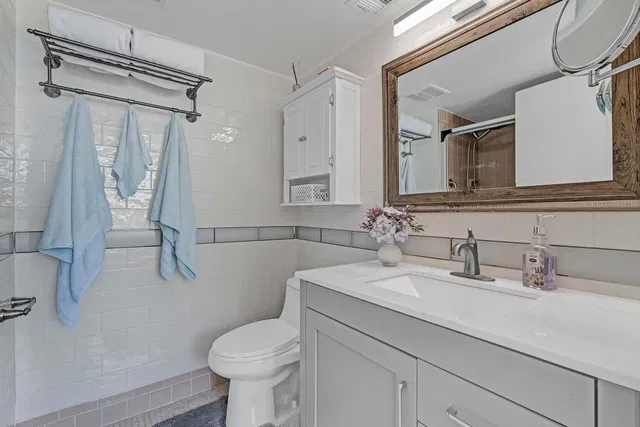  Unit 202 photo 18