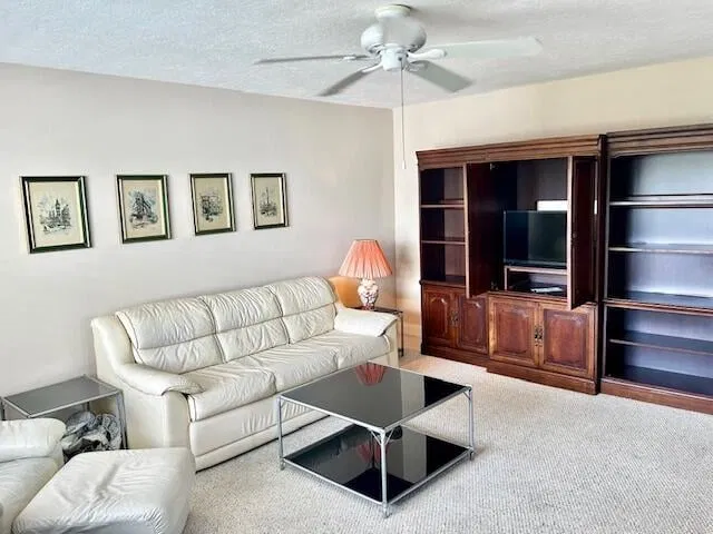 Residence photo 3