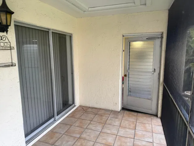 Unit C-2 photo 7