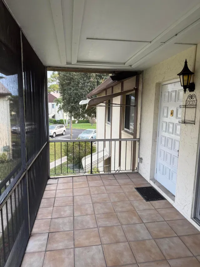 Unit C-2 photo 8