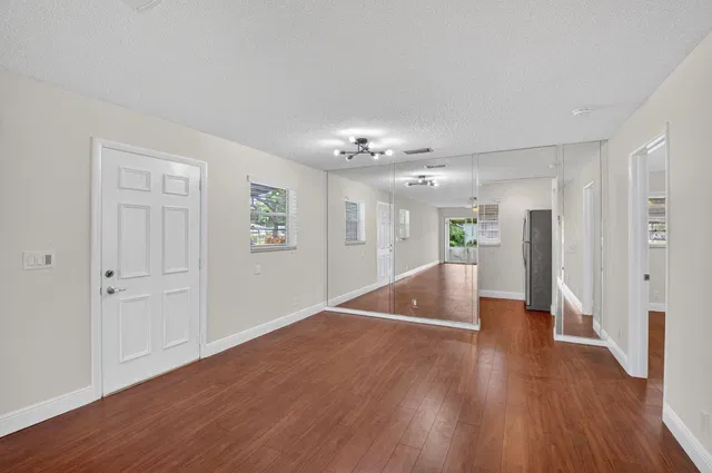  Residence photo 8