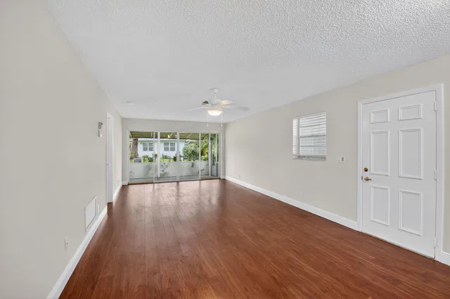  Residence photo 9