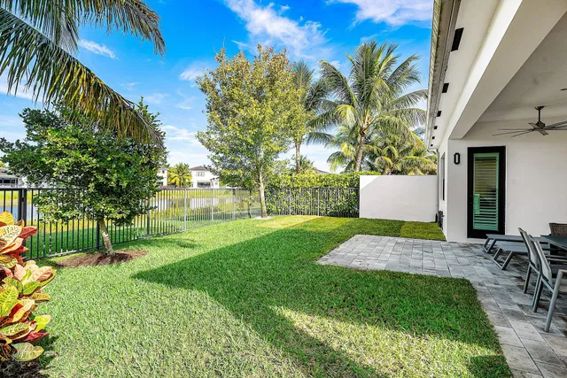Boca Bridges Residence photo 28