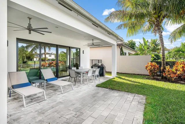 Boca Bridges Residence photo 29