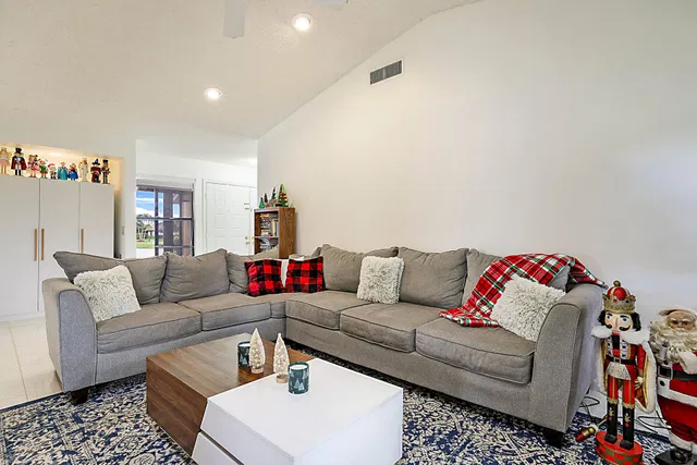 Eastpointe Country Club Residence photo 5