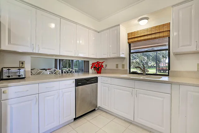 Eastpointe Country Club Residence photo 15