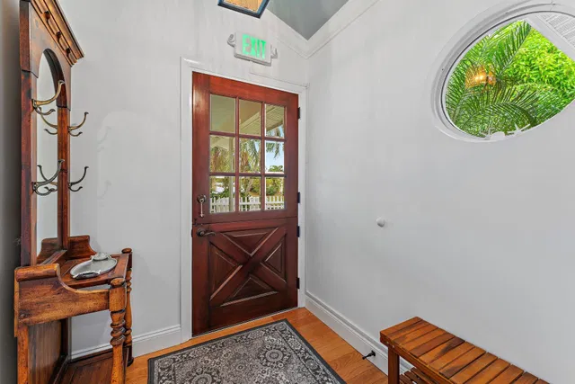  Residence photo 6