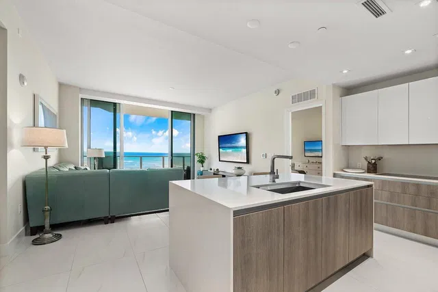 Amrit Ocean Resort & Residences Unit H1602 photo 8
