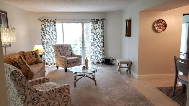 Unit 304 photo 9